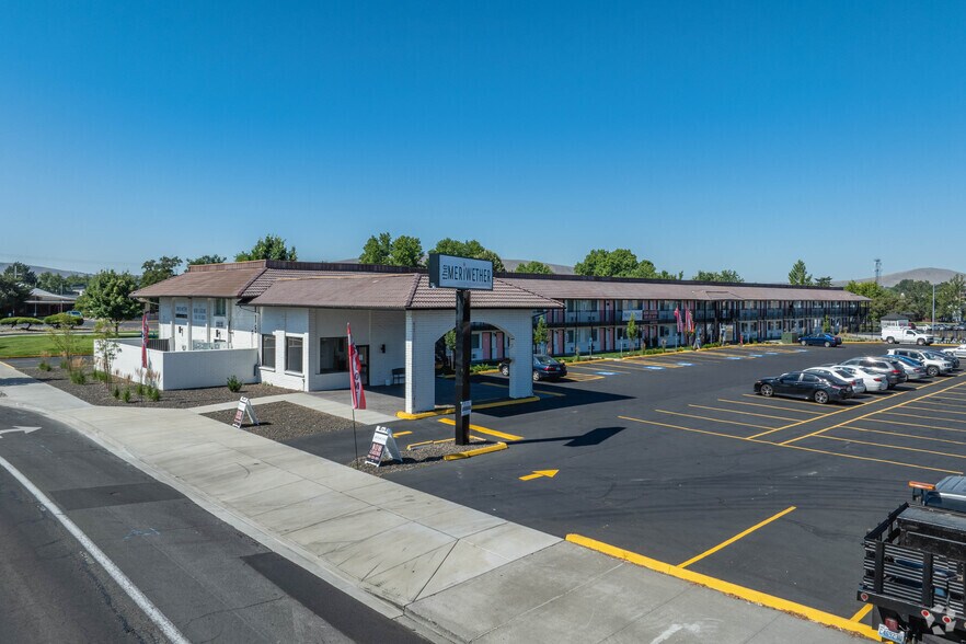Primary Photo Of 615 Jadwin Ave, Richland Apartments For Lease