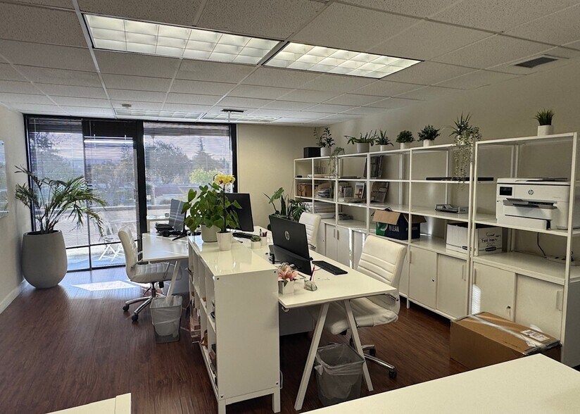 More Photos Of 2483 Old Middlefield Way, Mountain View Office Residential For Lease