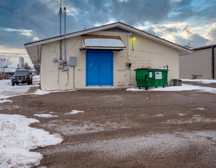 More Photos Of 257 Division St, Stevens Point General Retail For Sale