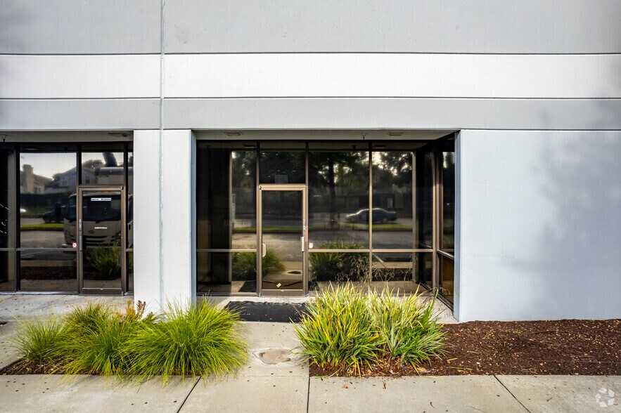 More Photos Of 2935-2953 Whipple Rd, Union City Manufacturing For Lease