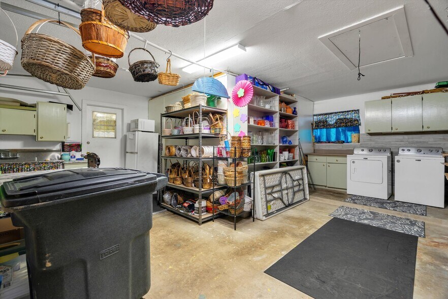 More Photos Of 5236 US-67 Hwy, Alvarado Freestanding For Sale