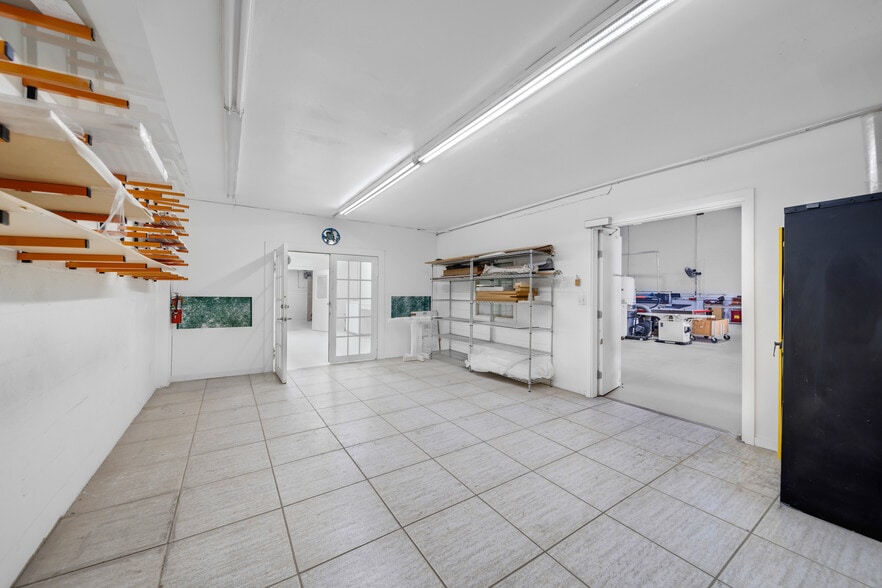 More Photos Of 3141 NW 40th St, Miami Warehouse For Sale