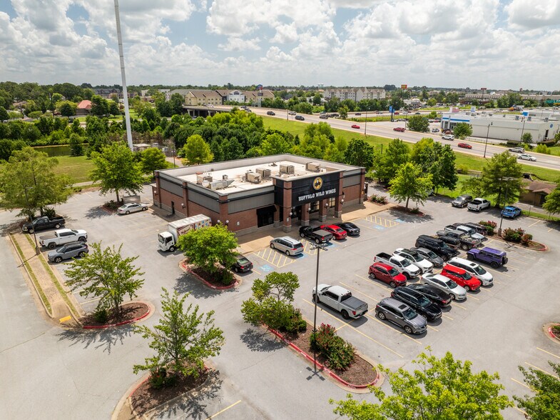 Primary Photo Of 2707 SE Moberly Ln, Bentonville Restaurant For Sale