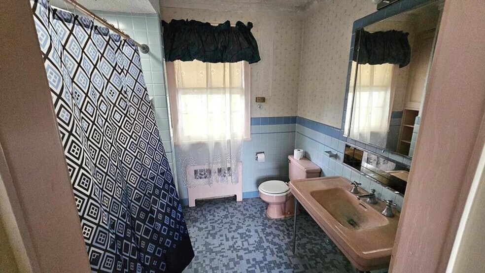 More Photos Of 850 Kinderton Rd, Clarksville Hospitality For Sale