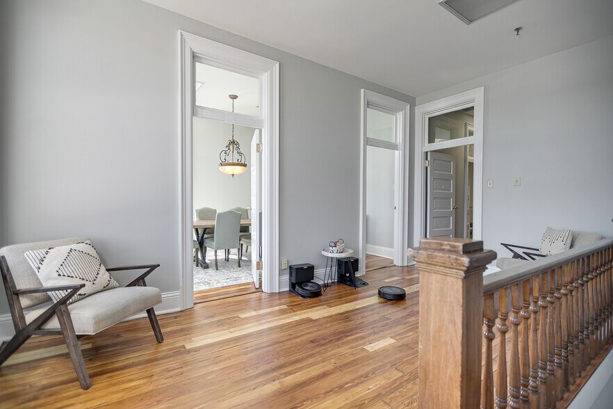 More Photos Of 809 S Main St, Columbia Office For Sale