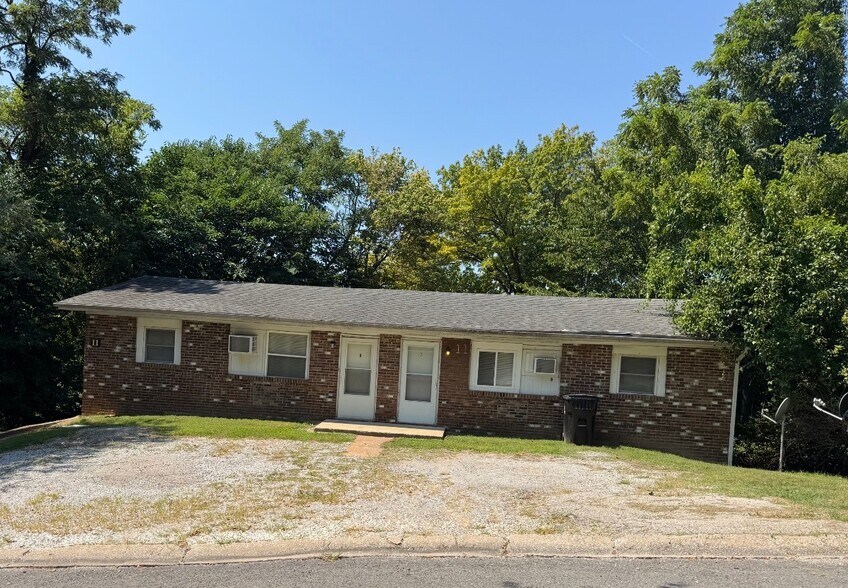 Primary Photo Of 11 HI Pointe Dr, Belleville Apartments For Sale