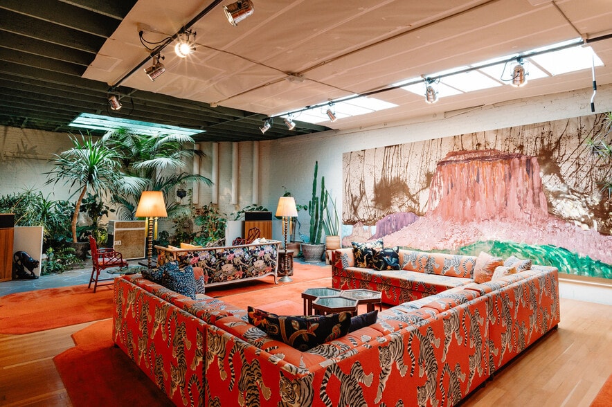 More Photos Of 607 4th St, Los Angeles Showroom For Lease