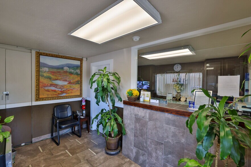 More Photos Of 414 W 29th St, Pueblo Hotel For Sale