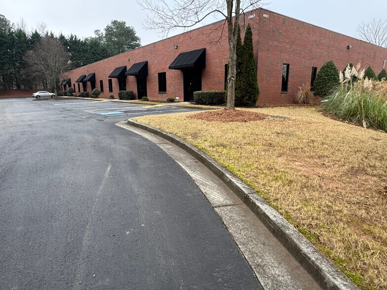 More Photos Of 6065 Parkway North Dr, Cumming Distribution For Sale