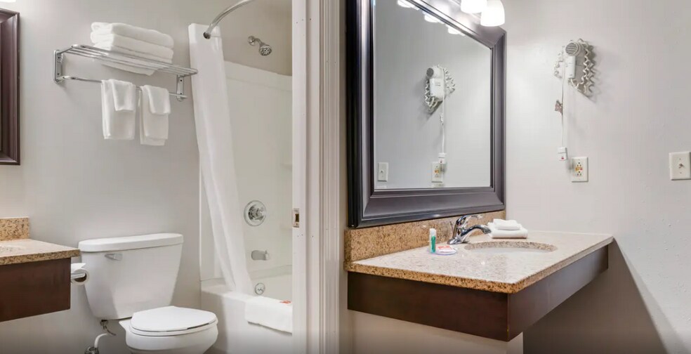 More Photos Of 2050 S US 41, Marquette Hotel For Sale