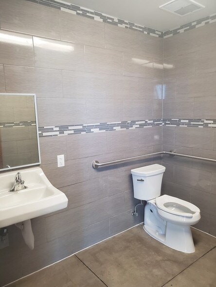 More Photos Of 73 Commerce Dr, Perris Manufacturing For Lease