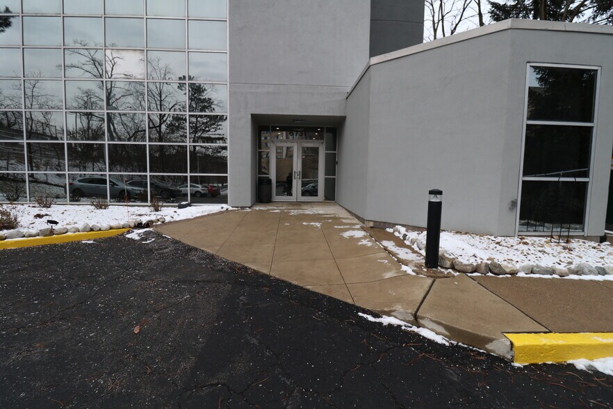 More Photos Of 6731 Ridge Rd, Parma Medical For Sale