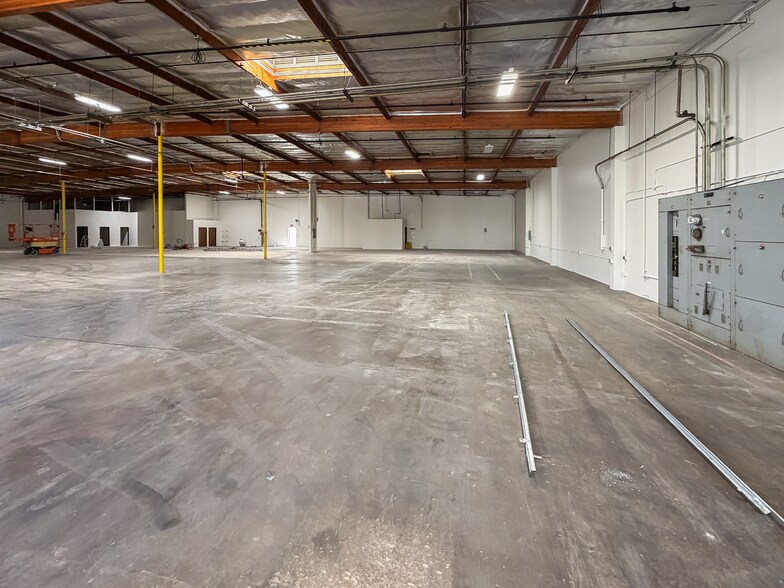 More Photos Of 5397 N Commerce Ave, Moorpark Manufacturing For Sale