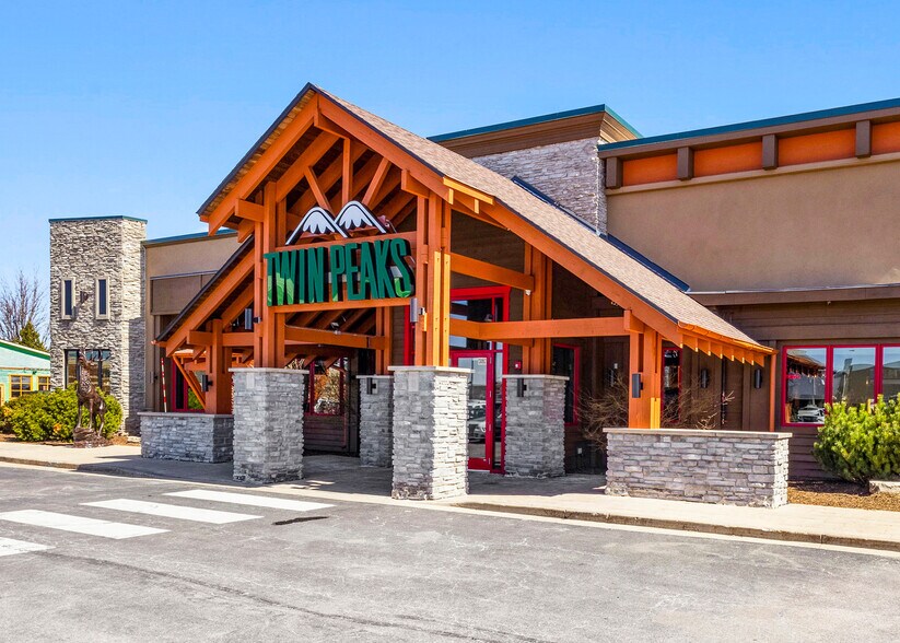 More Photos Of 1800-2124 S Randall Rd, Algonquin Storefront For Lease