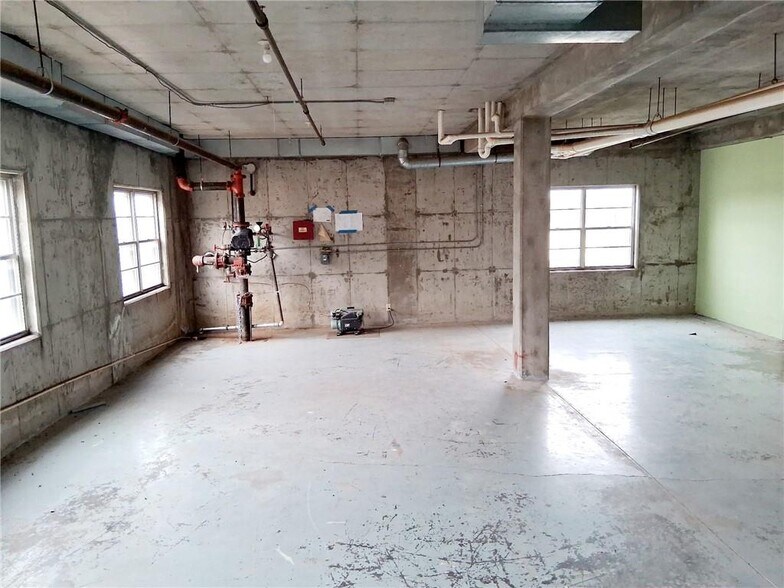 More Photos Of 600 E Mary St, Yates Center Apartments For Sale