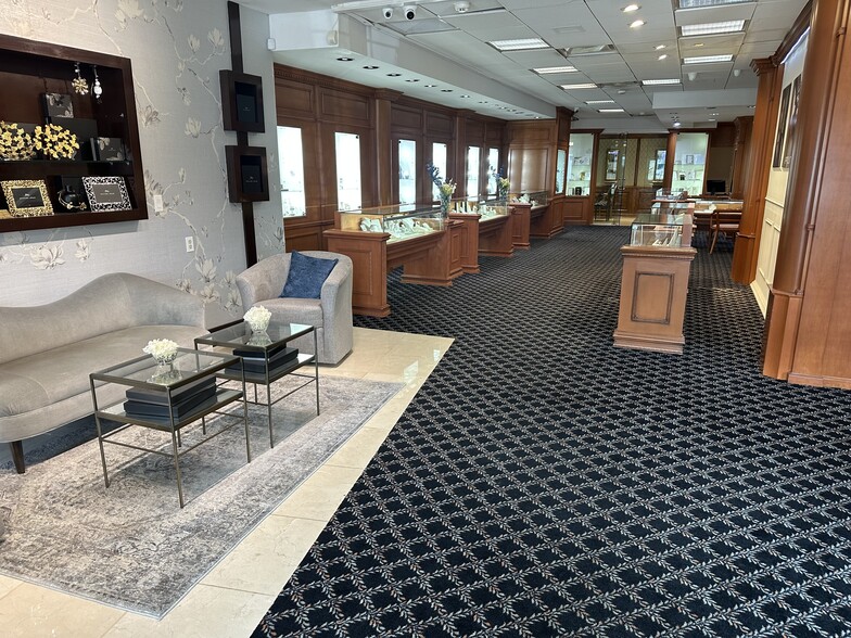 More Photos Of 733 Anderson Ave, Cliffside Park Storefront Retail Residential For Lease