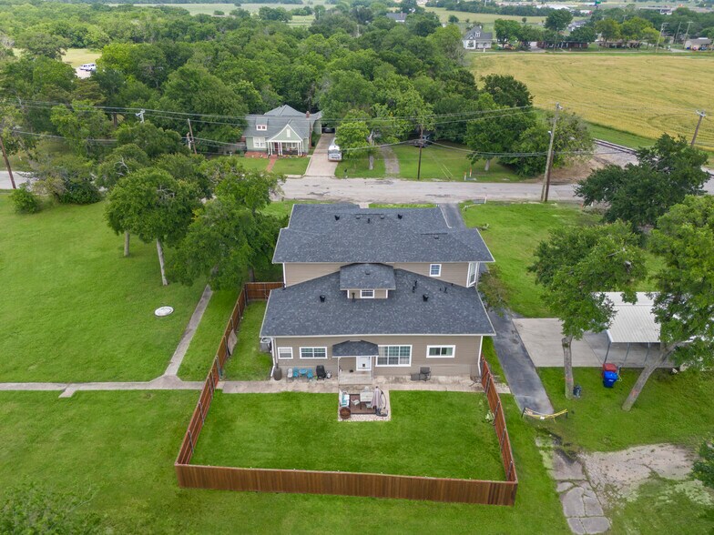 More Photos Of 107 S Josephine St, Royse City General Retail For Sale