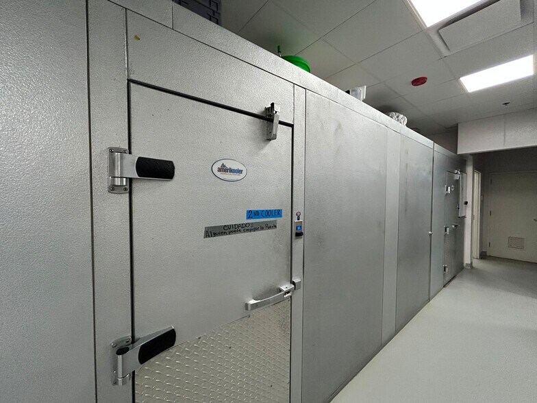 More Photos Of 3310 N Elston Ave, Chicago Manufacturing For Lease