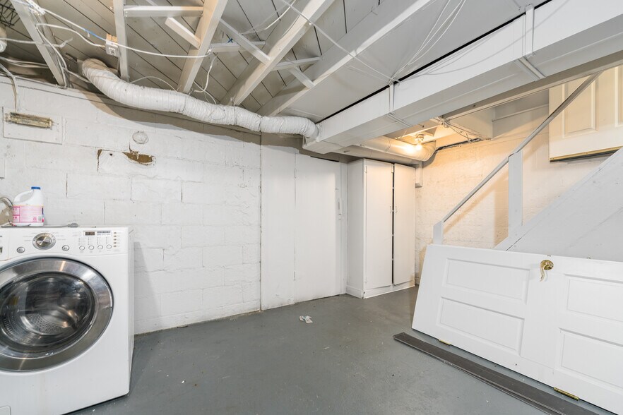 More Photos Of 1607 Chester Blvd, Richmond Office For Sale