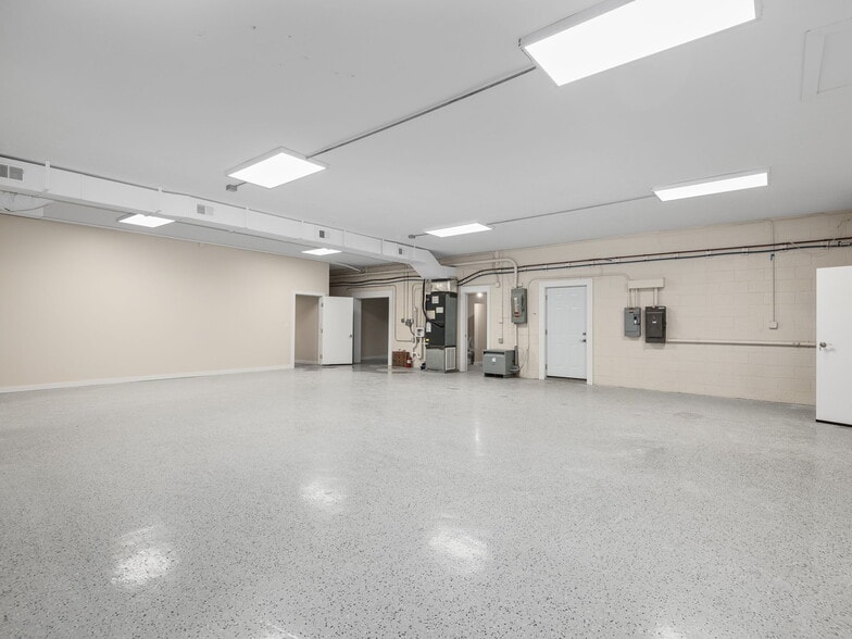 More Photos Of 732 Jonesborough St, Hendersonville Warehouse For Lease