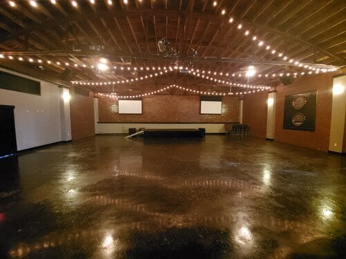 More Photos Of 595 North Ave NW, Atlanta Light Distribution For Sale