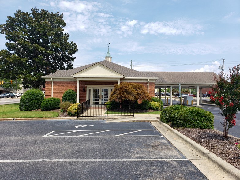 More Photos Of 201 Monroe St, Carthage Bank For Lease