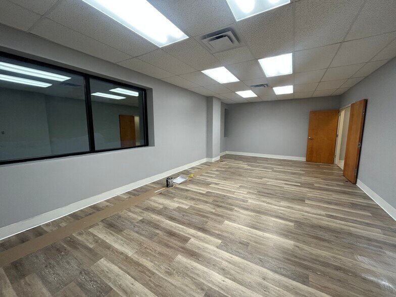 More Photos Of 19250 E Bagley Rd, Cleveland Medical For Lease