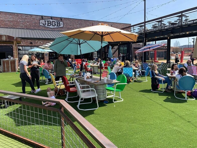 More Photos Of 3615 N Steele Blvd, Fayetteville Bar For Sale