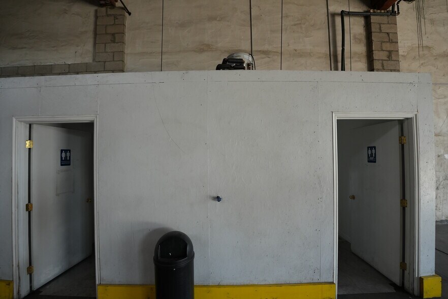 More Photos Of 1500 S 300 W, Clearfield Warehouse For Lease