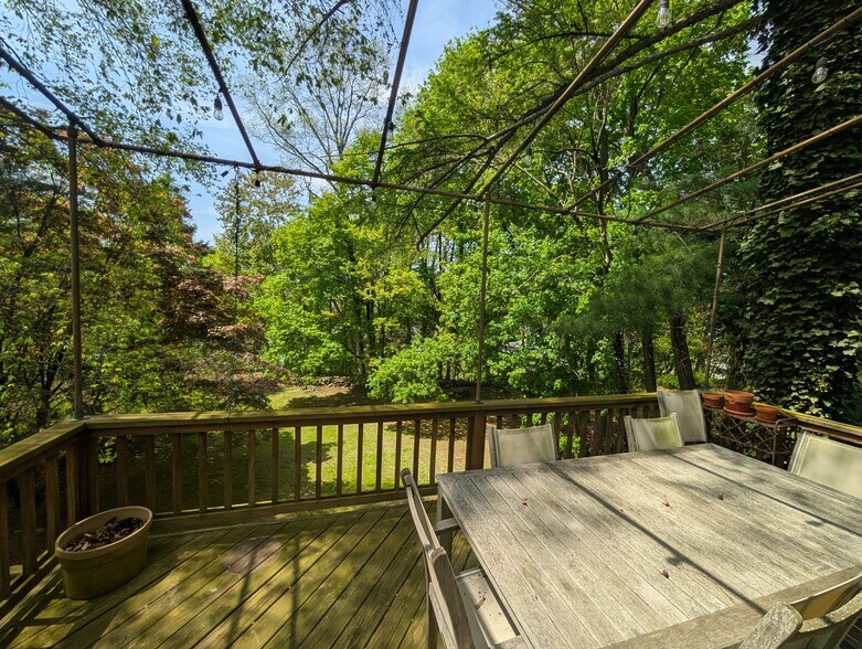 More Photos Of 47 Hollow Tree Ridge Rd, Darien Apartments For Sale