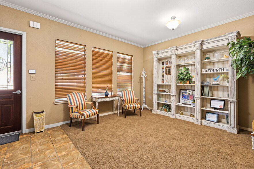 More Photos Of 3206 4th St, Longview Office For Lease