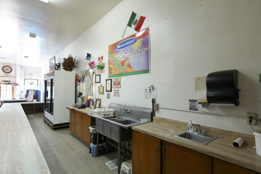 More Photos Of 111 E 5th St, Oxnard Storefront For Sale