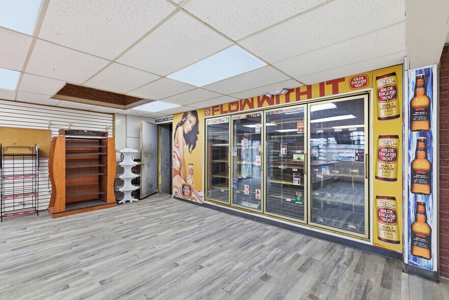 More Photos Of 233 Lexington Ave, Mansfield Convenience Store For Sale