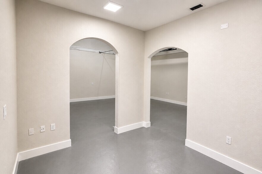 More Photos Of 2970 W 84th St, Hialeah Gardens Warehouse For Lease