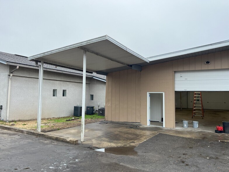 More Photos Of 7441 Silver Lake Ter, Jacksonville Warehouse For Lease