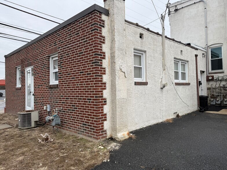 More Photos Of 2216 Macdade Blvd, Holmes Medical For Lease