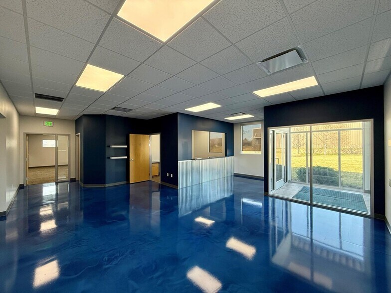 More Photos Of 950 Transport Dr, Valparaiso Flex For Lease