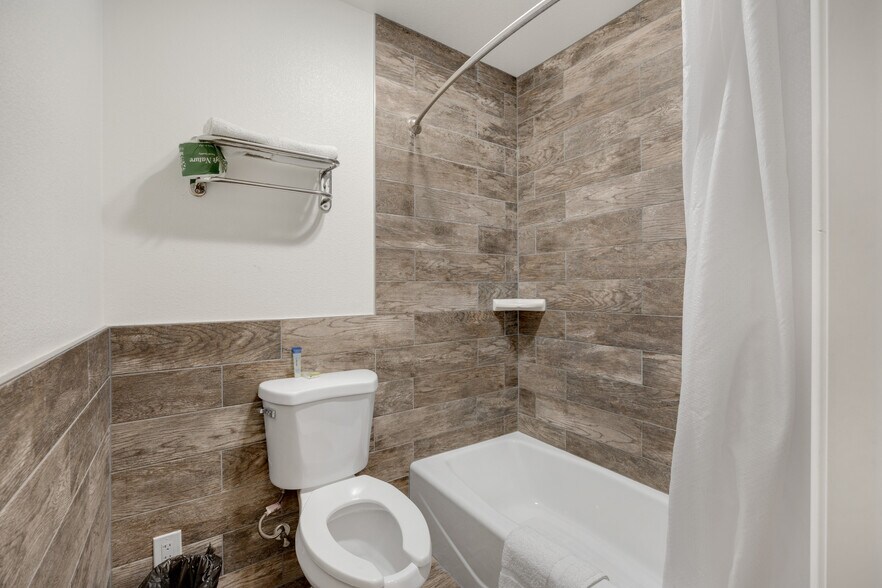 More Photos Of 2625 W Florida Ave, Hemet Hotel For Sale