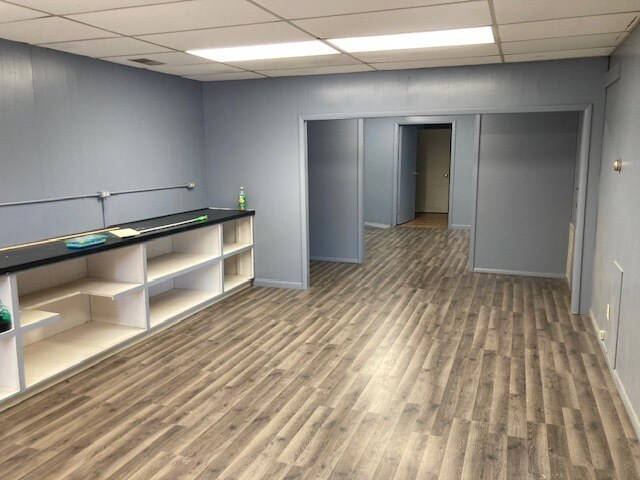 More Photos Of 1021 S Main St, Mcpherson General Retail For Sale