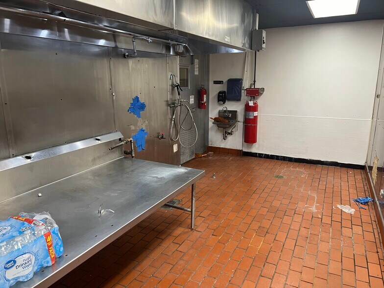 More Photos Of 6363 Peachtree Industrial Blvd, Atlanta Restaurant For Lease