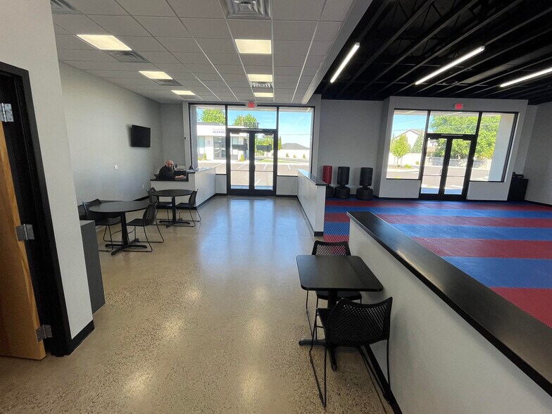 More Photos Of 1450 Bombing Range Rd, West Richland Storefront For Lease