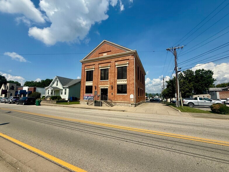 Primary Photo Of 15 W Center St, Lawrenceburg Coworking Space