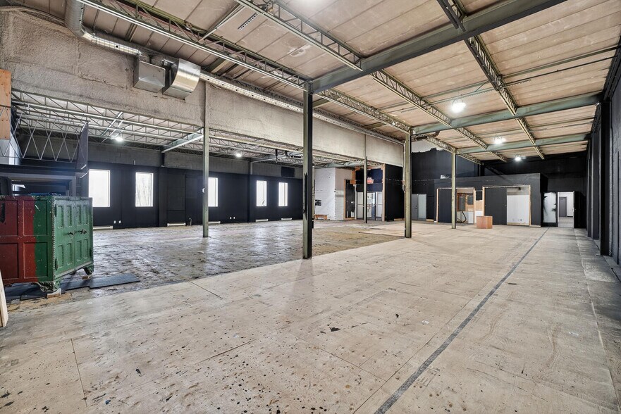 More Photos Of 3901 Rue Bannantyne, Verdun General Retail For Lease