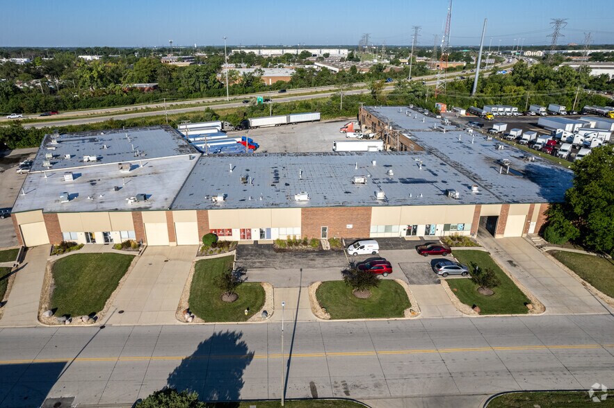 More Photos Of 736-776 Industrial Dr, Elmhurst Warehouse For Lease