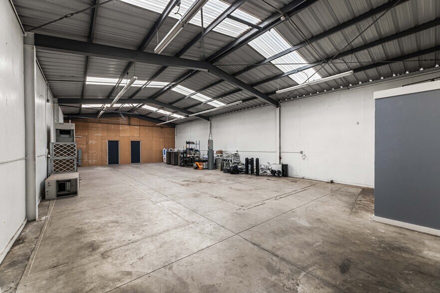 More Photos Of 15131 Illinois Ave, Paramount Warehouse For Sale