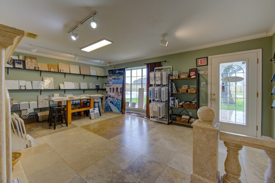 More Photos Of 1100 S Persimmon St, Tomball Warehouse For Sale