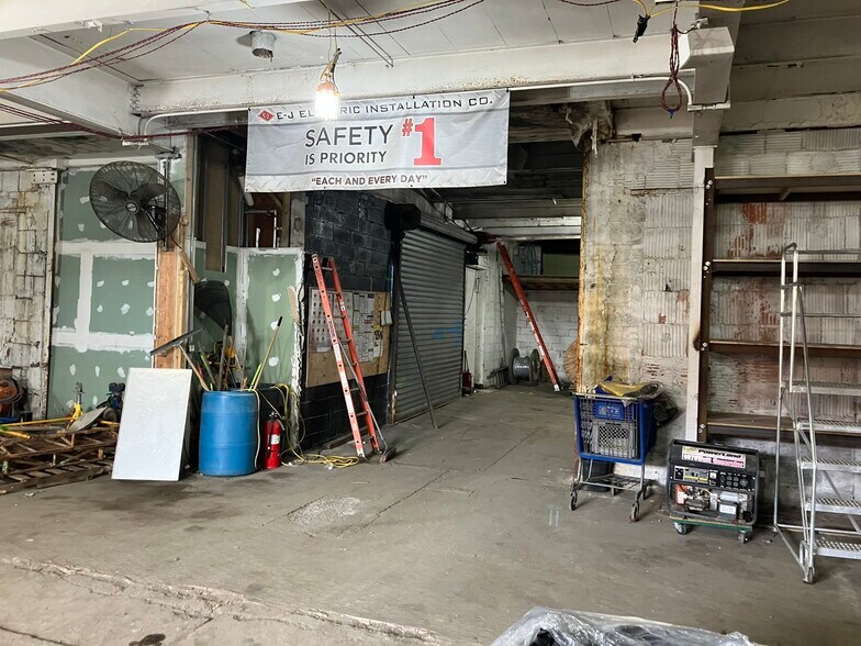 More Photos Of 27-21 51st St, Long Island City Warehouse For Lease