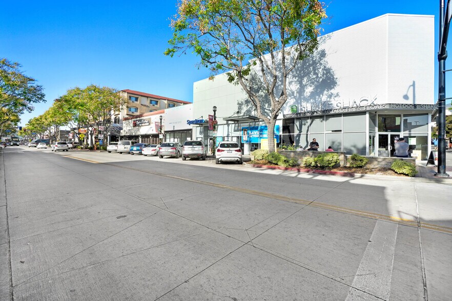 More Photos Of 212 N San Fernando Blvd, Burbank Storefront For Sale