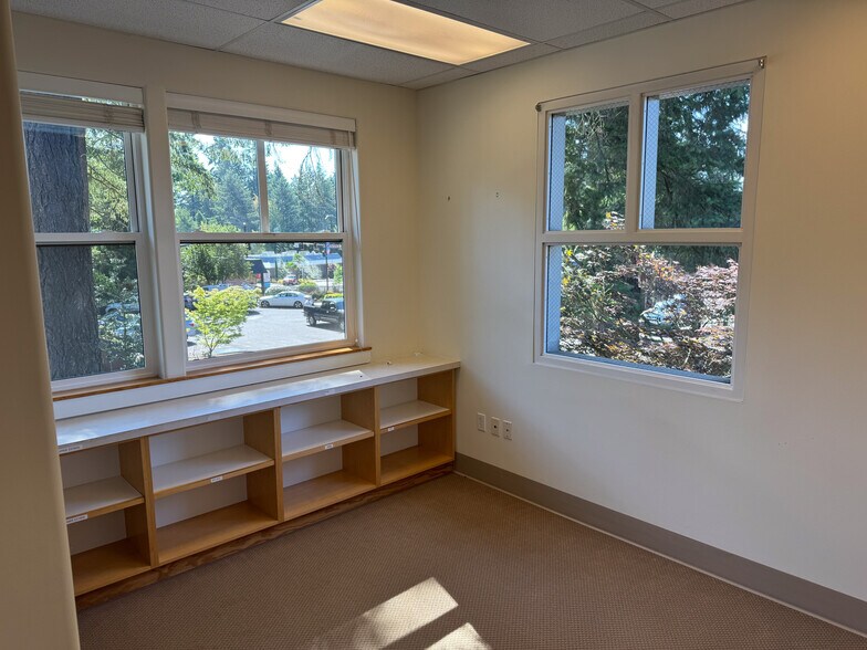 More Photos Of 16001 Quarry Rd, Lake Oswego Office For Sale