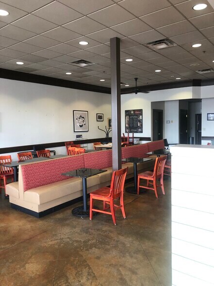 More Photos Of 3930 Burbank Dr, Baton Rouge Fast Food For Lease